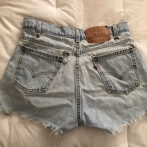 ✨✨Priced to sell!! Vintage! Levi’s Jean Shorts! ✨✨